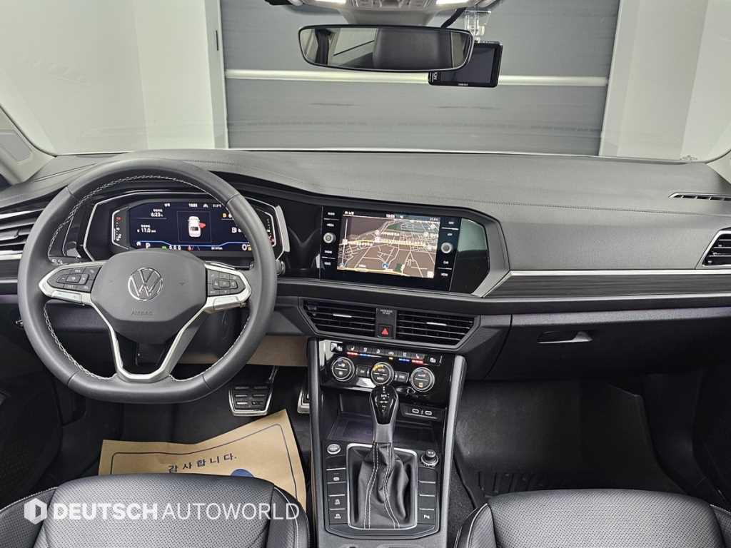 Volkswagen Jetta — photo 07