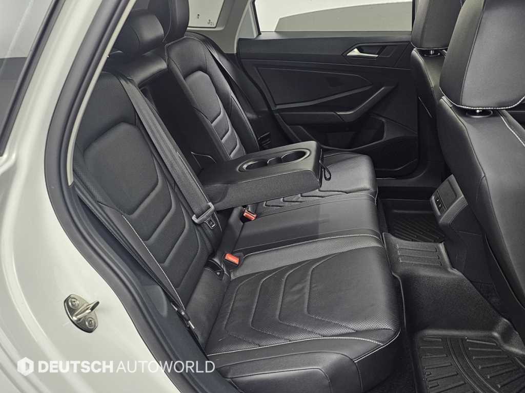 Volkswagen Jetta — photo 12
