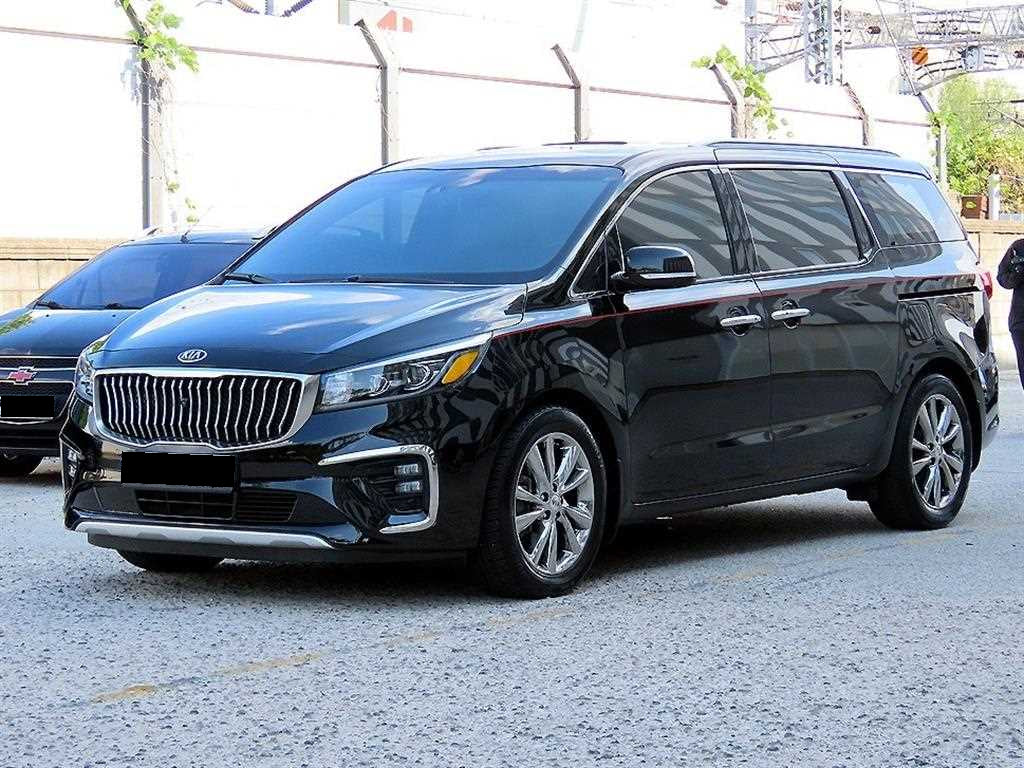 Kia Carnival — photo 02