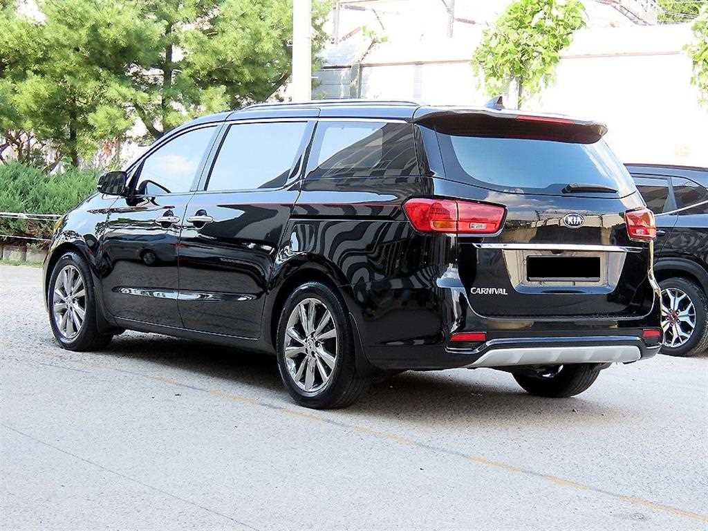Kia Carnival — photo 03