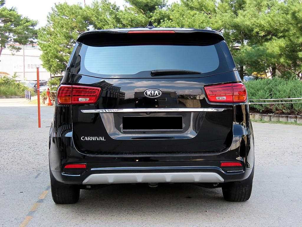 Kia Carnival — photo 04
