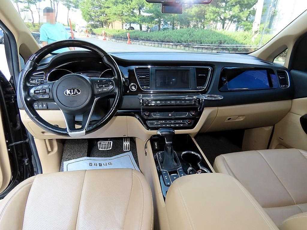 Kia Carnival — photo 08