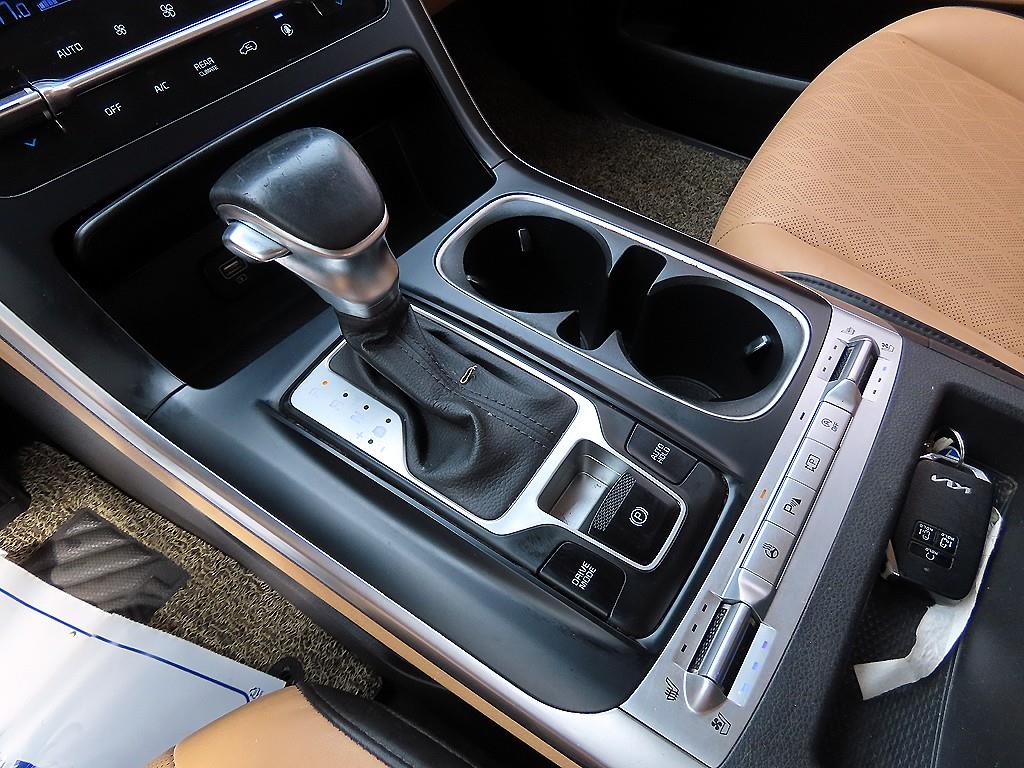 Kia Carnival — photo 11