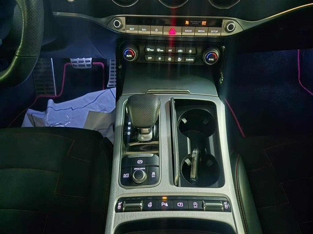 Kia Stinger — photo 10