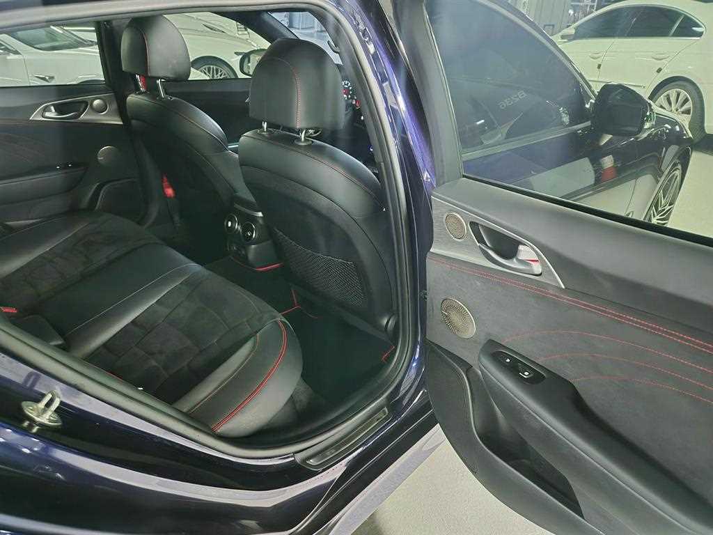 Kia Stinger — photo 13