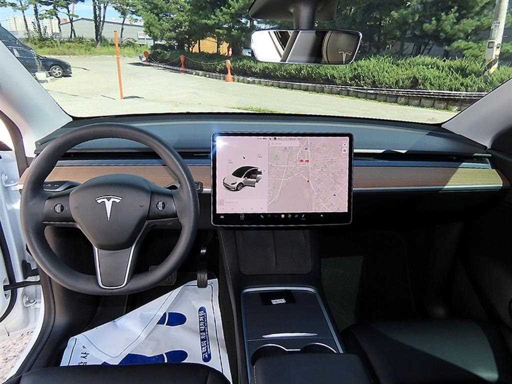 Tesla Model Y — photo 07