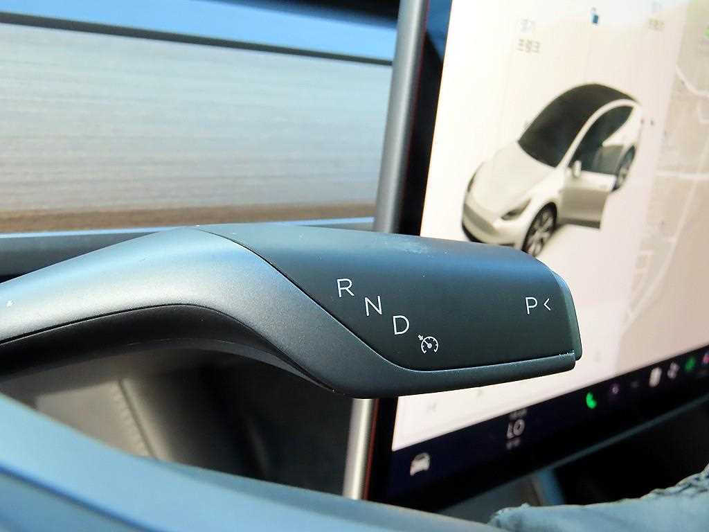 Tesla Model Y — photo 09