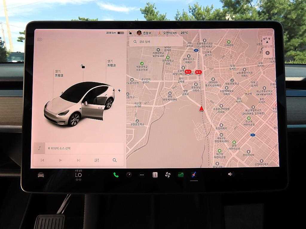 Tesla Model Y — photo 10