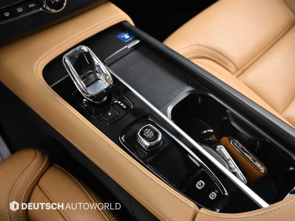 Volvo XC90 — photo 09