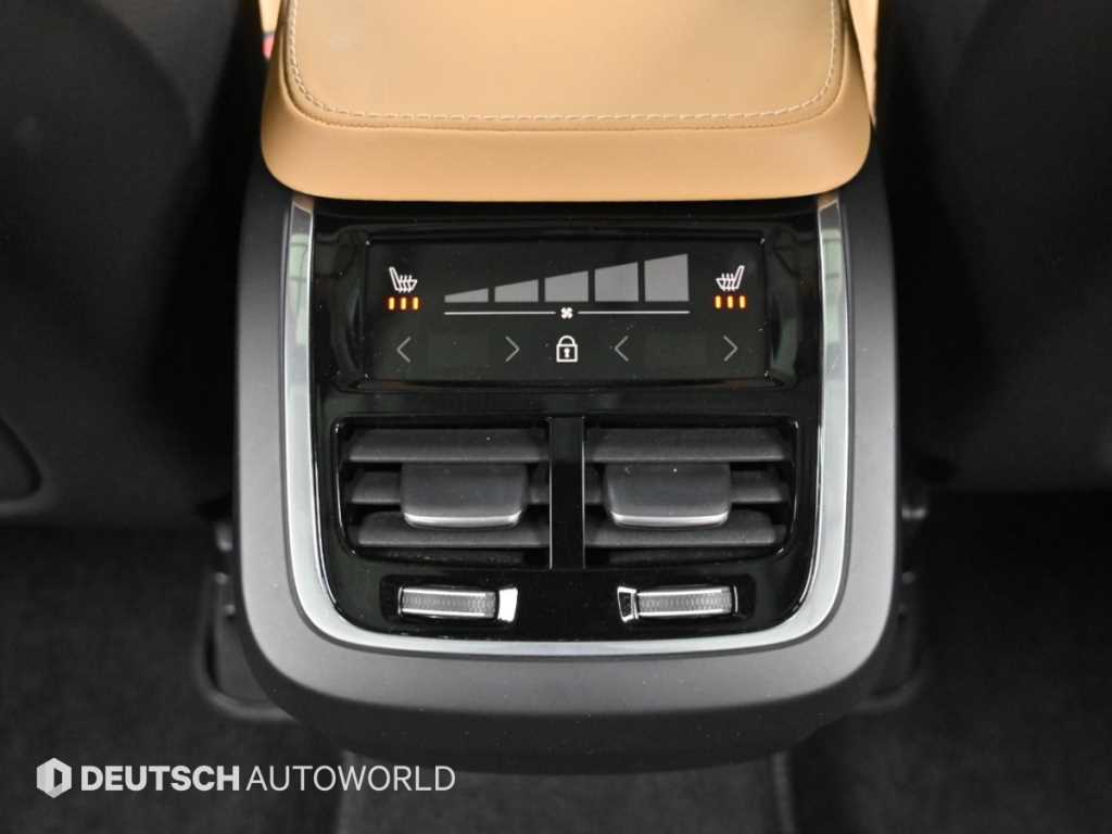 Volvo XC90 — photo 16