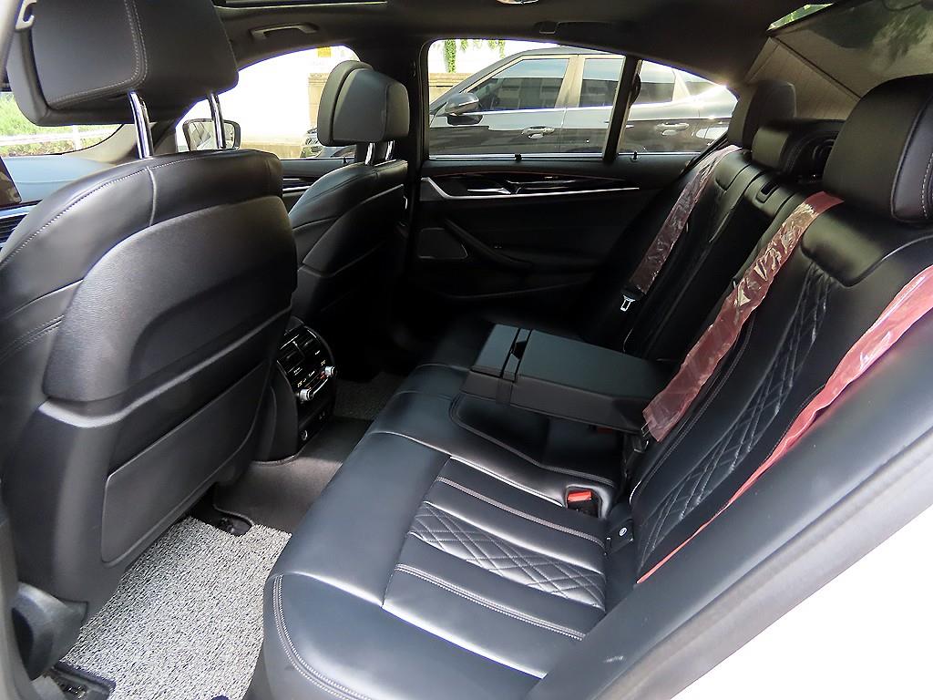 BMW 5-Series — photo 06