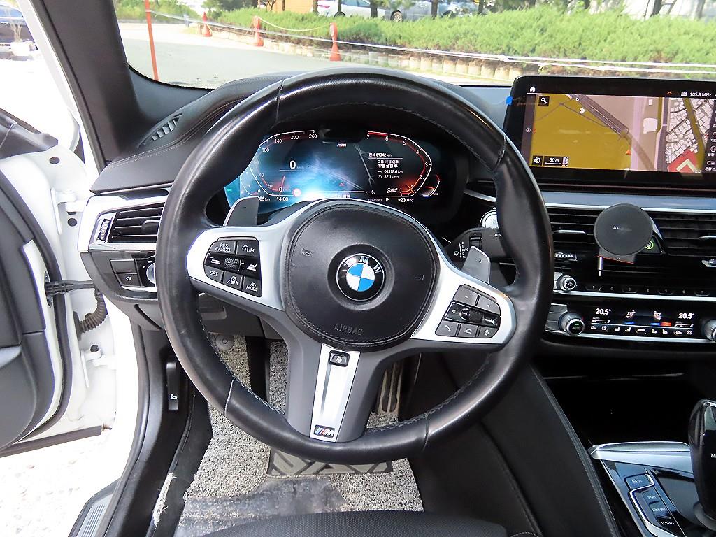 BMW 5-Series — photo 08