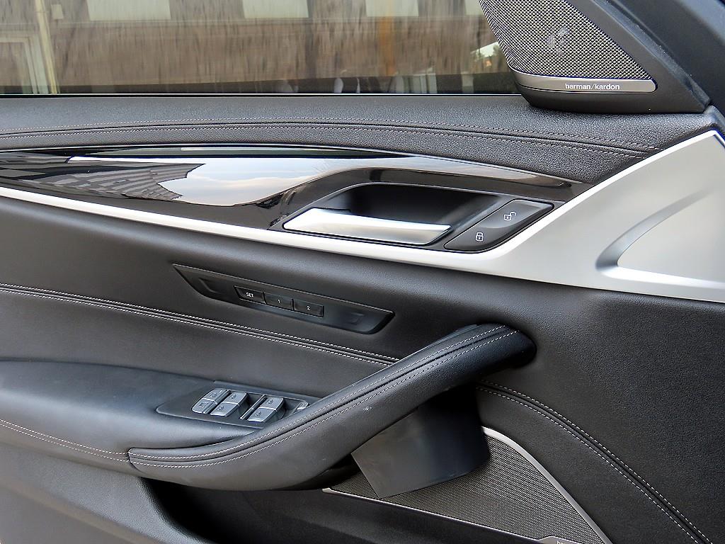 BMW 5-Series — photo 12