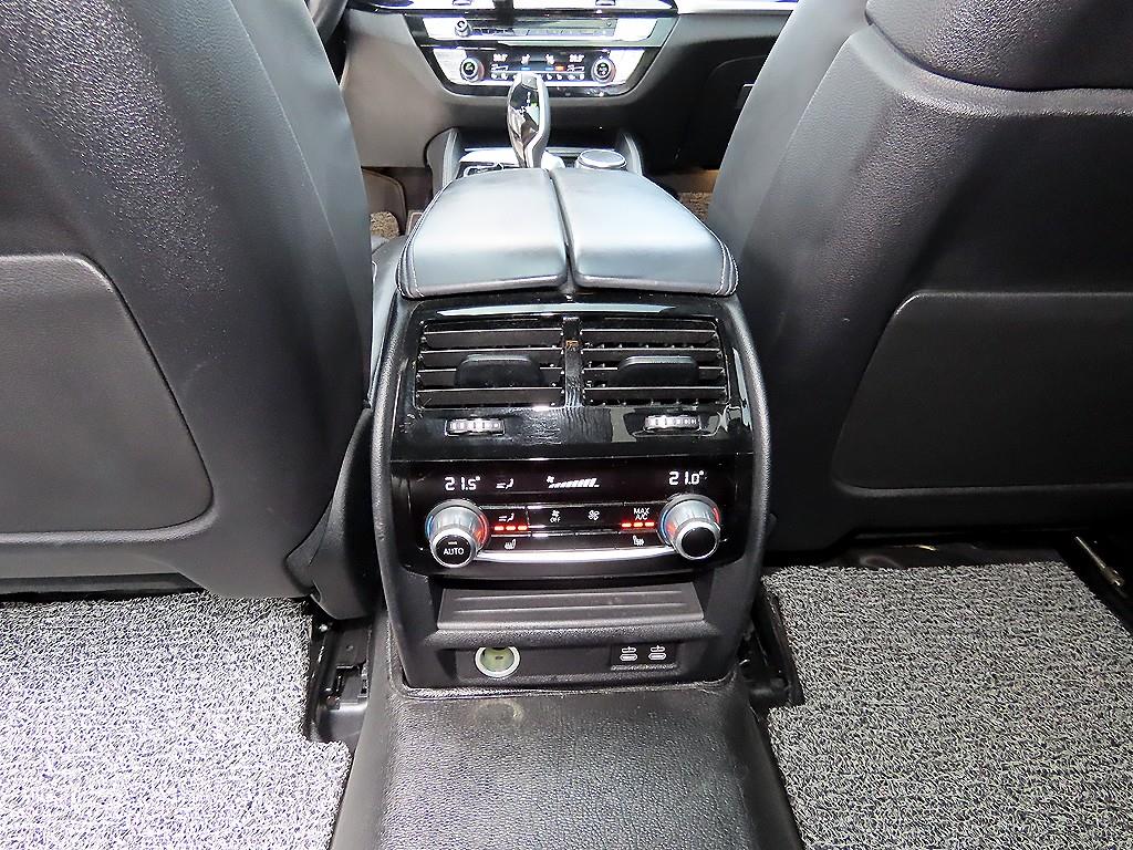 BMW 5-Series — photo 16