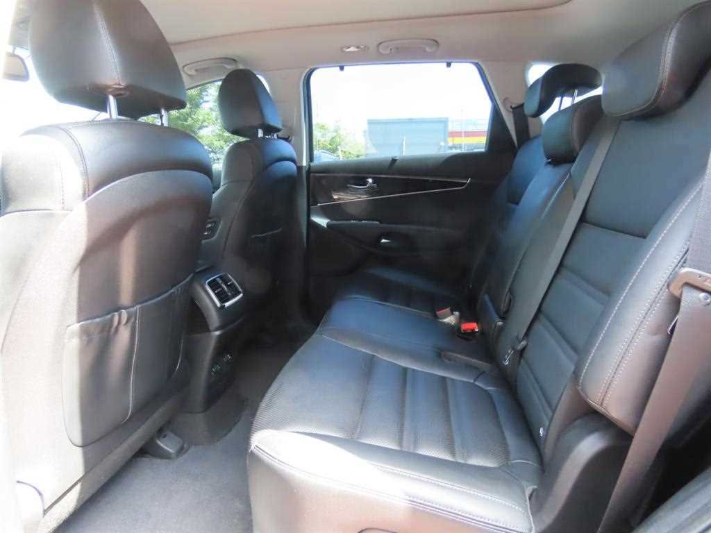 Kia Sorento — photo 08