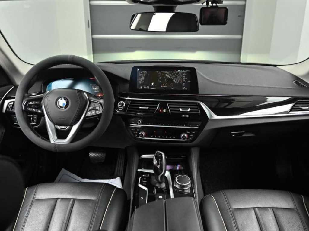 BMW 5-Series — photo 07