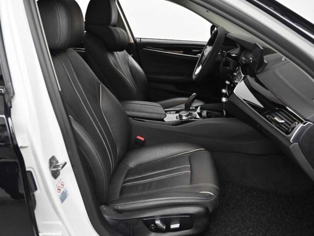 BMW 5-Series — photo 10