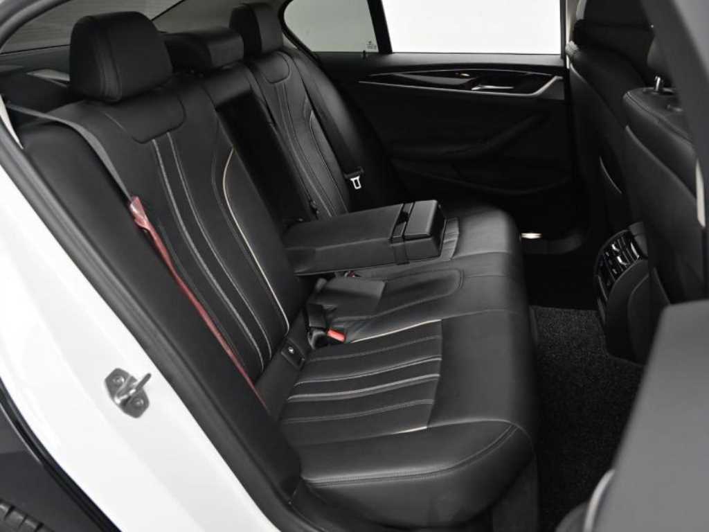 BMW 5-Series — photo 12