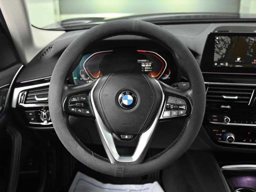 BMW 5-Series — photo 13