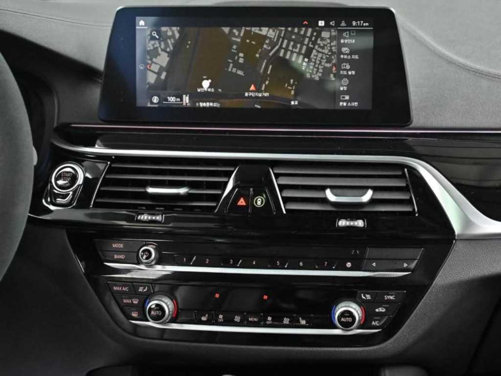 BMW 5-Series — photo 14