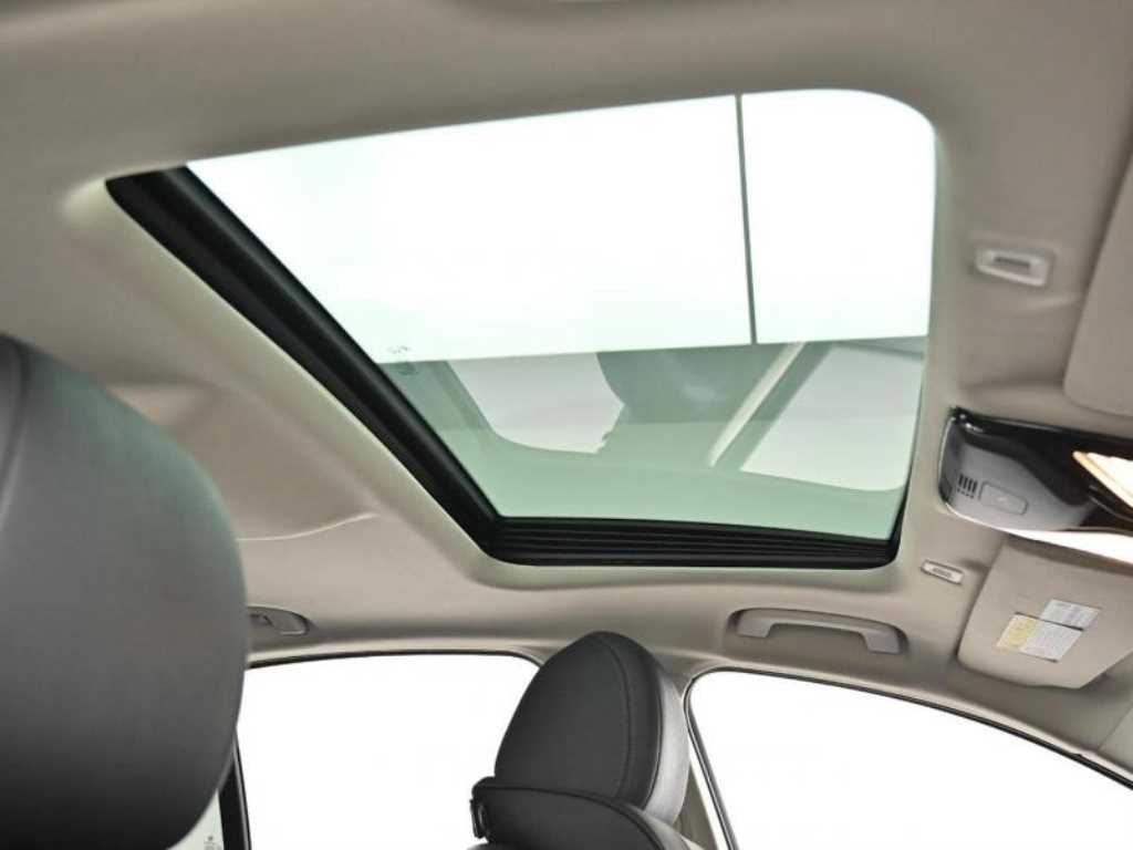 BMW 5-Series — photo 18