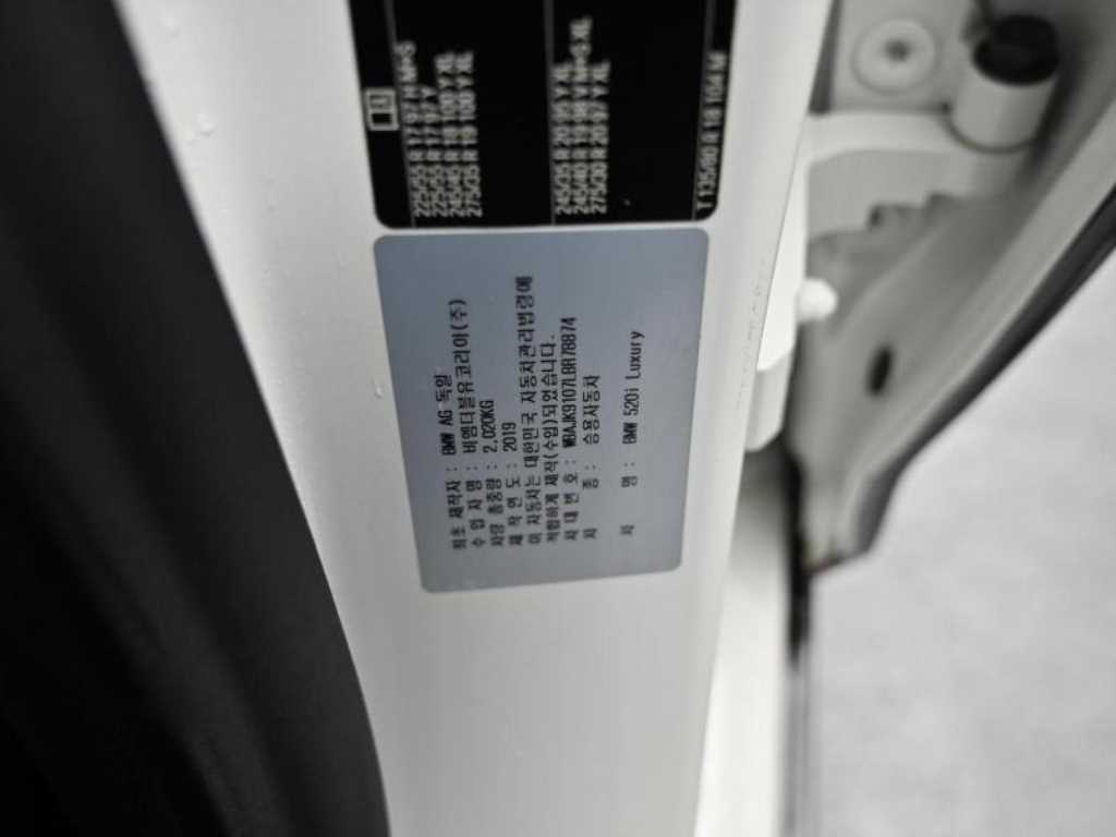 BMW 5-Series — photo 20