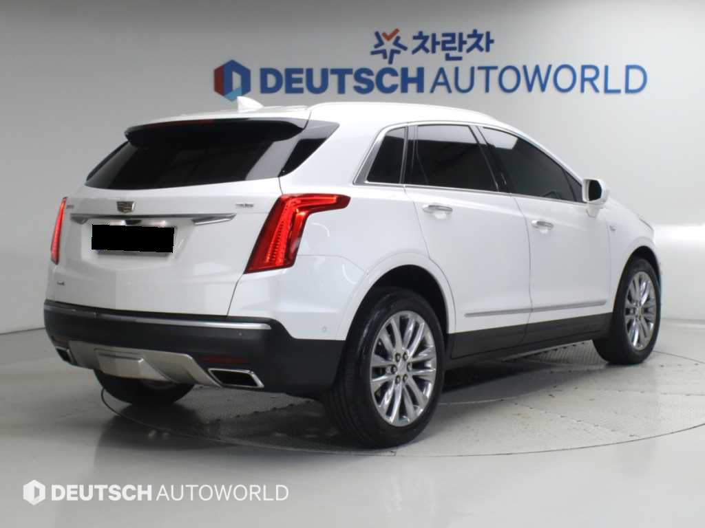 Cadillac XT5 — photo 02