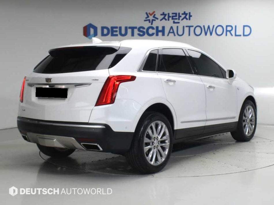 Cadillac XT5 — photo 02