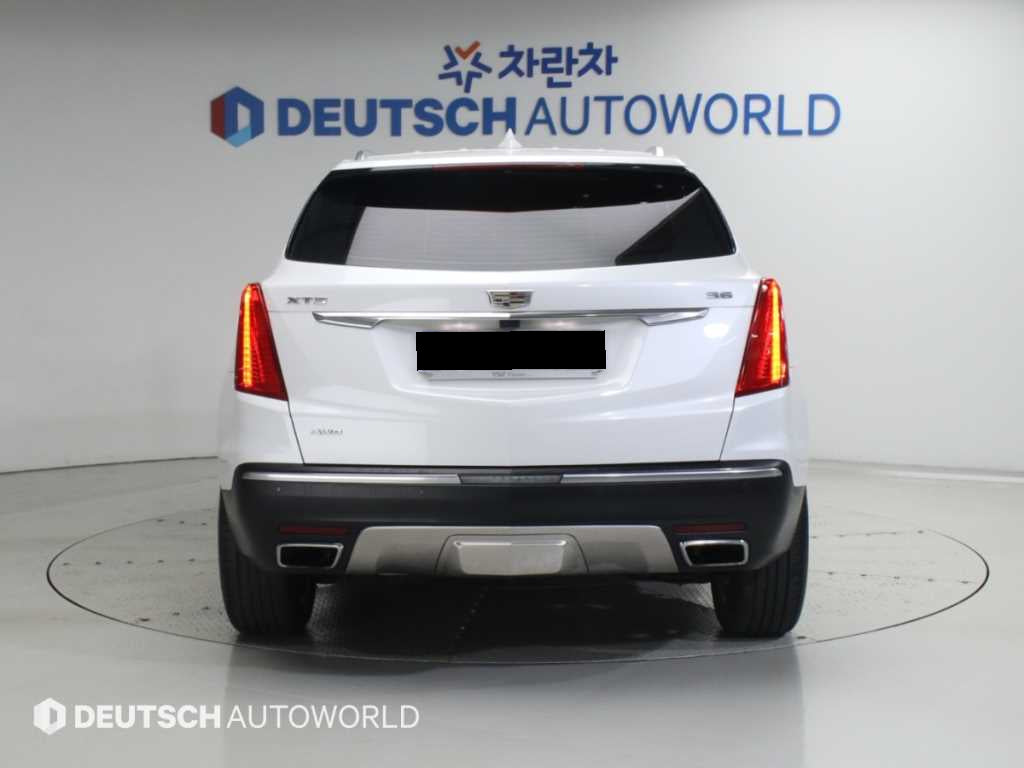 Cadillac XT5 — photo 04