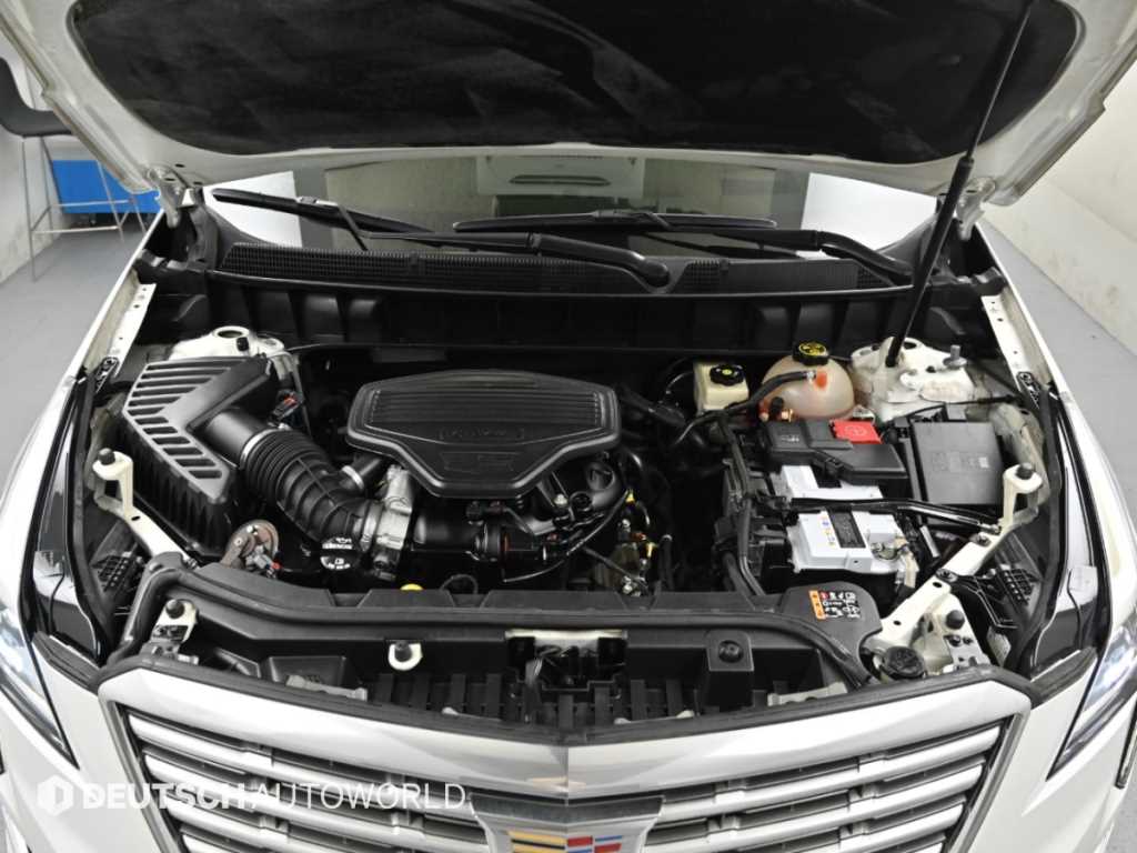 Cadillac XT5 — photo 06