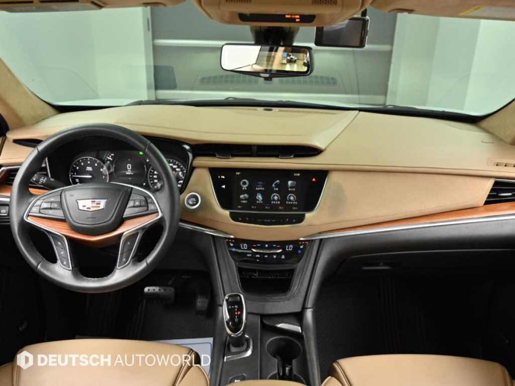 Cadillac XT5 — photo 07