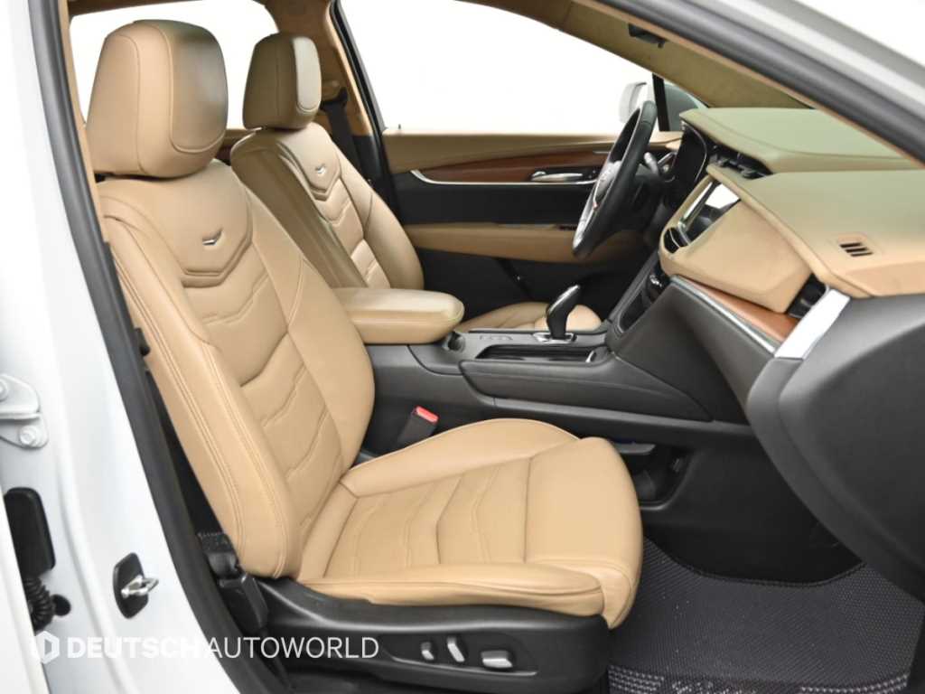Cadillac XT5 — photo 10
