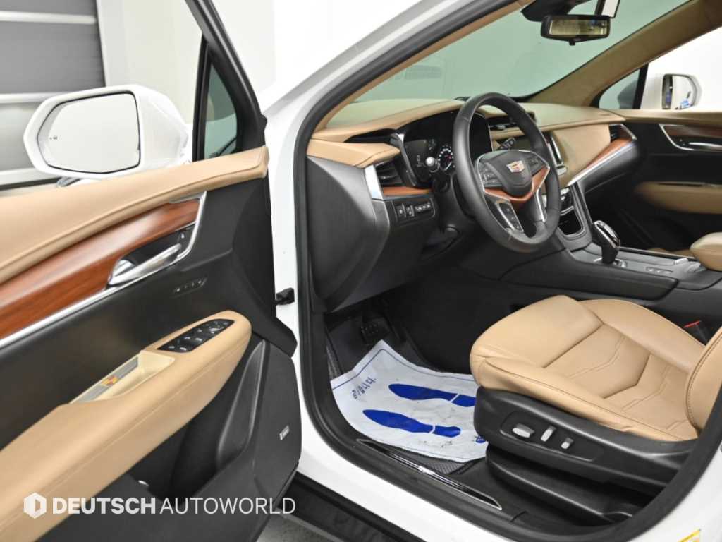 Cadillac XT5 — photo 11