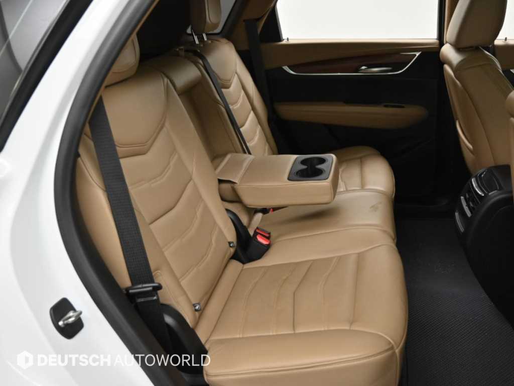 Cadillac XT5 — photo 12
