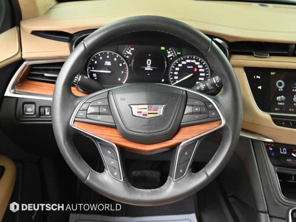 Cadillac XT5 — photo 13