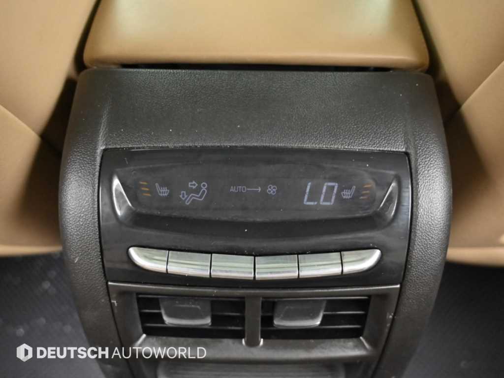 Cadillac XT5 — photo 16