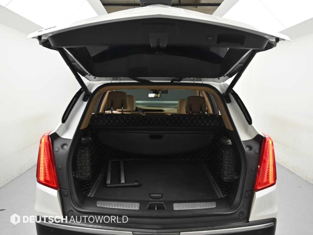 Cadillac XT5 — photo 19