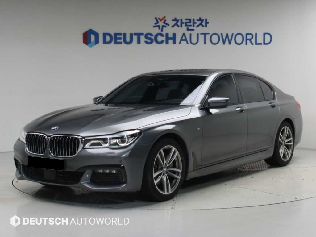 BMW 7-Series — photo 01