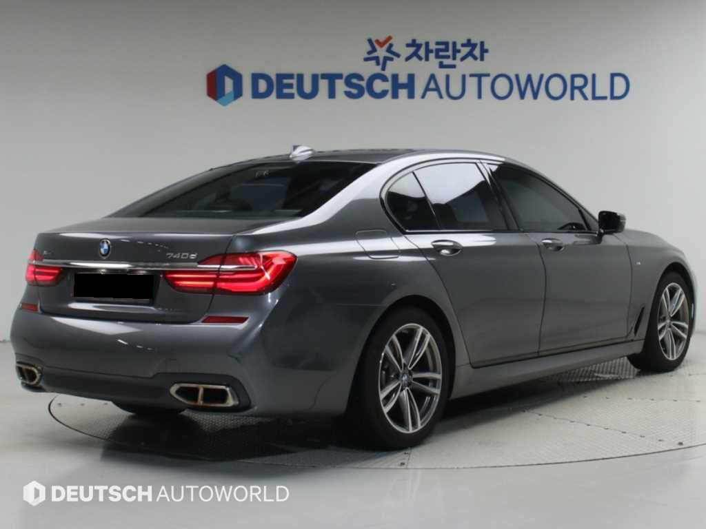 BMW 7-Series — photo 02