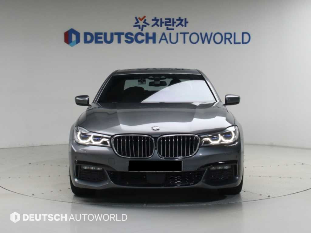 BMW 7-Series — photo 03