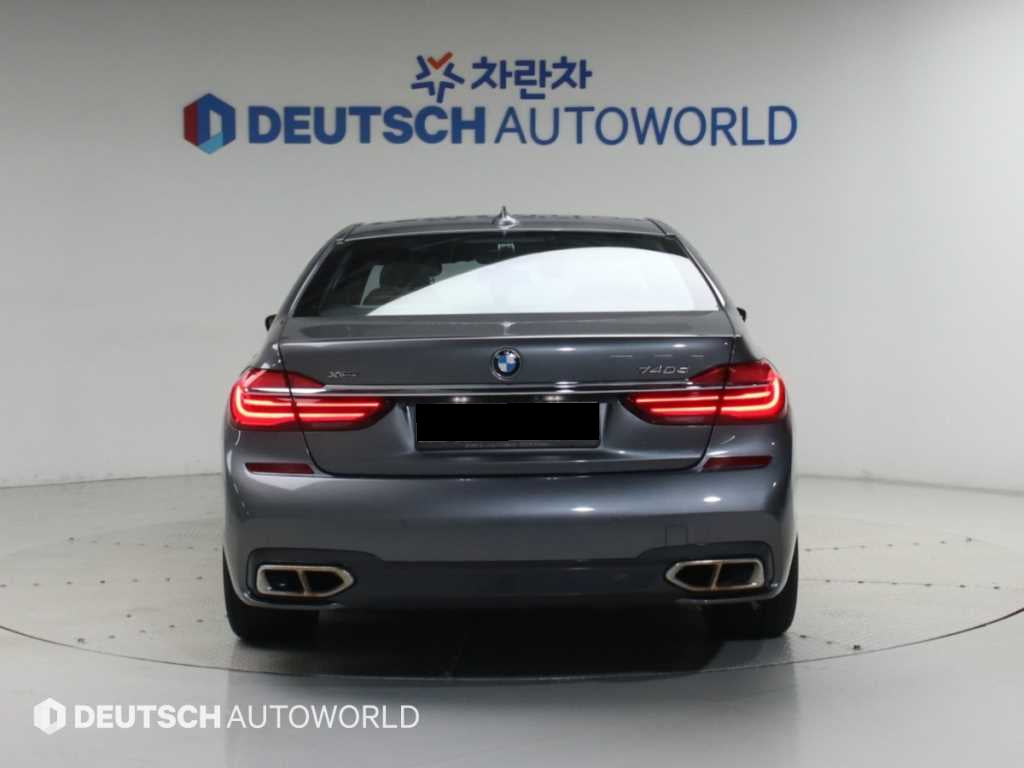 BMW 7-Series — photo 04