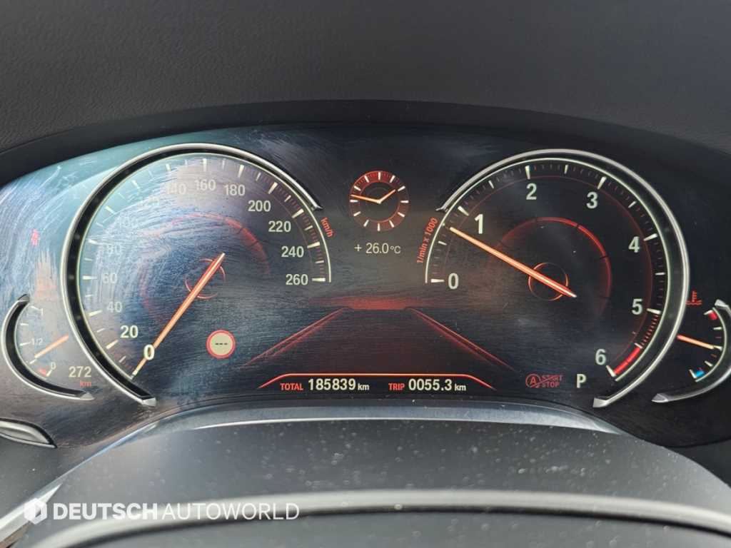 BMW 7-Series — photo 08