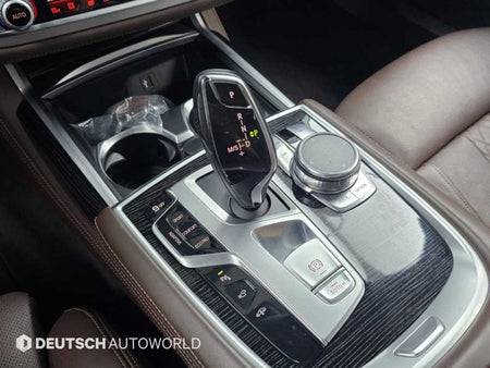 BMW 7-Series — photo 09