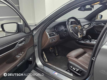 BMW 7-Series — photo 11