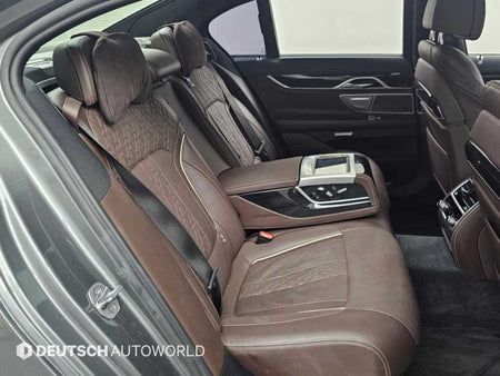 BMW 7-Series — photo 12