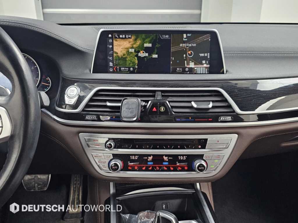 BMW 7-Series — photo 14