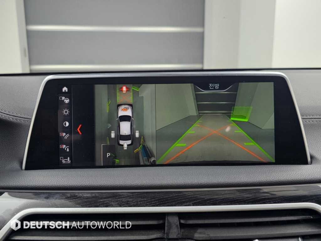 BMW 7-Series — photo 15