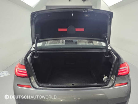 BMW 7-Series — photo 19