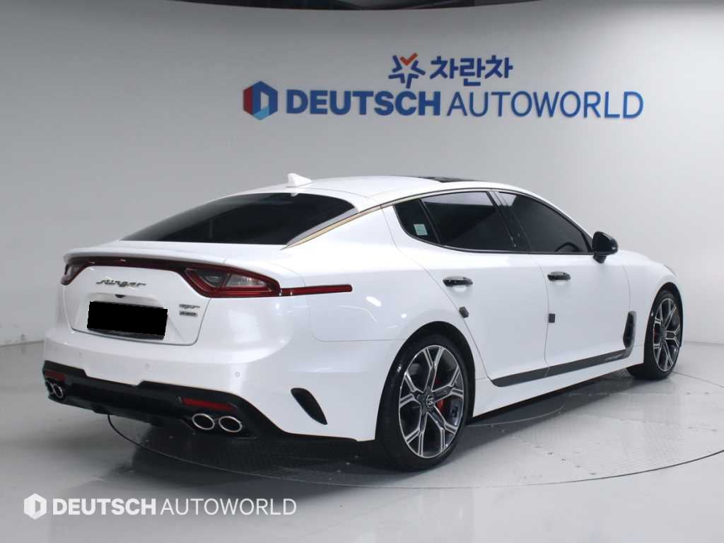 Kia Stinger — photo 02