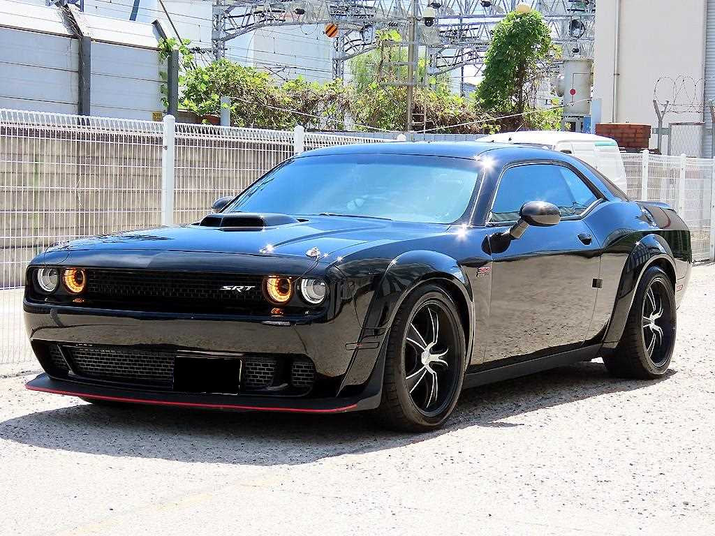 Dodge Challenger — photo 01